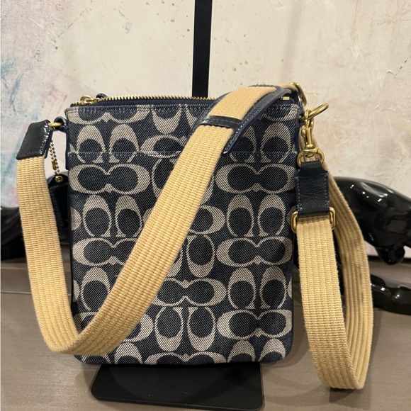 Coach Signature Crossbody Blue Denim Messenger Bag Only Used ONCE - Picture 4 of 10